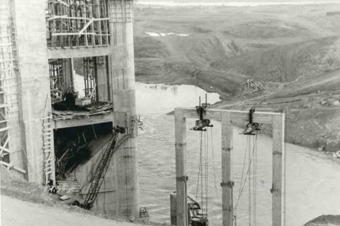 <div style="text-align:center; color:white;"><div style="font-size:17px; ">Roxo Dam</div><br>Client: Dir. Geral de Recursos Hidráulicos<br>Year: 1978 – 1982</div>