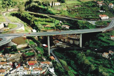 <div style="text-align:center; color:white;"><div style="font-size:17px; ">João Gomes Bridge</div><br>Client:  SRESA (R.A. Madeira) <br>Year: 1991 – 1994</div>