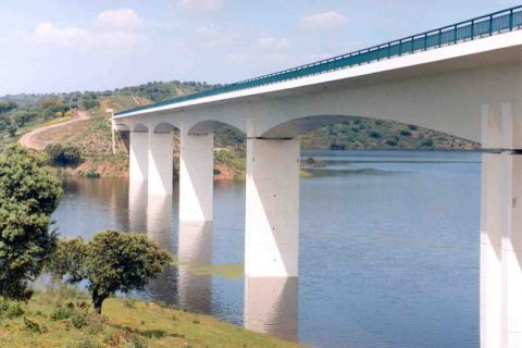 <div style="text-align:center; color:white;"><div style="font-size:17px; ">Bridge over Ribeira da Amiera and Degebe River  *</div><br>Client: EDIA<br>Year: 1999 – 2001</div>