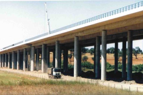 <div style="text-align:center; color:white;"><div style="font-size:17px; ">Viaduct over the Roxo River Valley on the A2 *</div><br> Client: Brise <br>Year: 2000 – 2001</div>