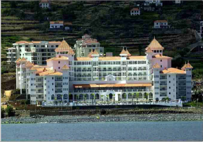 <div style="text-align:center; color:white;"><div style="font-size:17px; ">Riu Hotel *</div><br>Client: Riu Hotels<br>Year: 1999 – 2001</div>