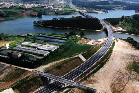 <div style="text-align:center; color:white;"><div style="font-size:17px; ">I.P.6 – Peniche – I.C.1 – Interchange with Caldas da Rainha</div><br>Client: ICOR – Instituto para a Construção Rodoviária <br>Year: 2004 – 2004</div>