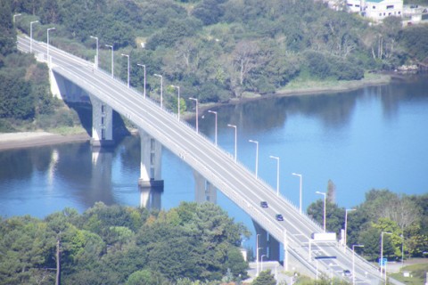 <div style="text-align:center; color:white;"><div style="font-size:17px; ">Bridge over the Minho River in Cerveira</div><br>Client: IEP<br>Year: 2001 – 2003</div>