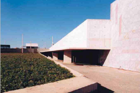 <div style="text-align:center; color:white;"><div style="font-size:17px; ">Gonçalves Zarco Underground Car Parking</div><br>Client: Porto 2001, SA <br>Year: 2001 – 2001</div>