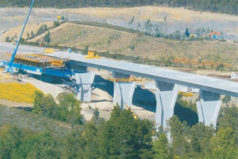 <div style="text-align:center; color:white;"><div style="font-size:17px; ">Viaduct over the Douro Motorway</div><br>Client:  Auto Estradas Douro <br>Year: 2013 – 2013</div>