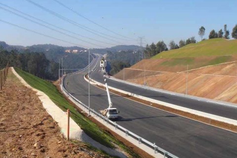 <div style="text-align:center; color:white;"><div style="font-size:17px; ">A41 – Aguiar de Sousa – Picoto / Ermida</div><br>Client: Auto Estradas Douro <br>Year: 2007- 2011</div>