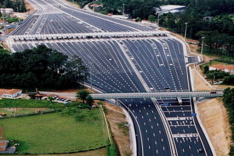 <div style="text-align:center; color:white;"><div style="font-size:17px; ">Road junction with IC24, Feira / Carvalhos Stretch on the A1*</div><br>Client: Brisa<br>Year: 2000 – 2002</div>