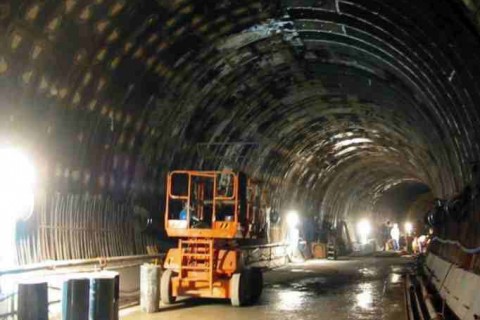 <div style="text-align:center; color:white;"><div style="font-size:17px; ">Reinforcement of the Terreiro do Paço Tunnel</div><br>Client: Metropolitano de Lisboa <br>Year: 2006 – 2006</div>