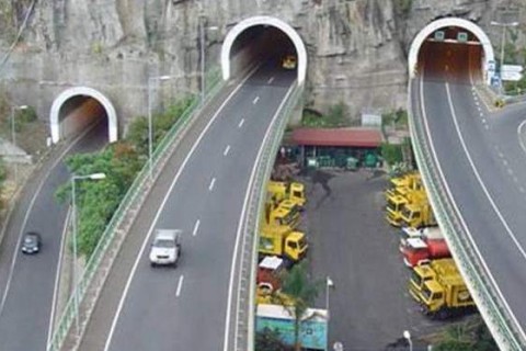 <div style="text-align:center; color:white;"><div style="font-size:17px; ">Câmara de Lobos / Ribeira Brava Expressway, 1st and 2nd phases (Madeira) *</div><br>Client: Governo Regional da Madeira<br>Year: 1991 – 1997</div>