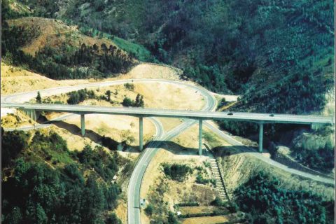 <div style="text-align:center; color:white;"><div style="font-size:17px; ">Bridge over Ribeira da Selgã</div><br>Client: JAE – Junta Autónoma de Estradas <br>Year: 1991 – 1992</div>