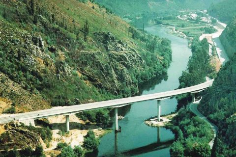 <div style="text-align:center; color:white;"><div style="font-size:17px; ">Bridge over the Mondego River</div><br>Client: JAE – Junta Autónoma de Estradas <br>Year: 1991 – 1992</div>