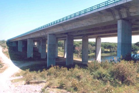 <div style="text-align:center; color:white;"><div style="font-size:17px; ">Arapouco Viaduct</div><br>Client: Brisa SA<br>Year: 1996 – 1998</div>
