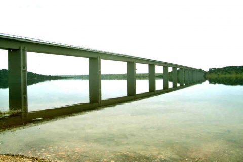 <div style="text-align:center; color:white;"><div style="font-size:17px; ">Improvements in Marechal Carmona Bridge</div><br>Client: JAE – Junta Autónoma de Estradas<br>Year: 1997 – 1998</div>