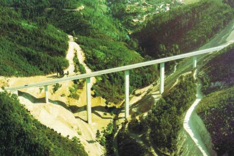 <div style="text-align:center; color:white;"><div style="font-size:17px; ">Bridge over Ribeira de Alge</div><br>Client: JAE – Junta Autónoma de Estradas <br>Year: 1992 – 1993</div>