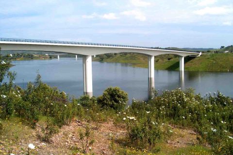 <div style="text-align:center; color:white;"><div style="font-size:17px; ">Bridge over Ribeira da Amieira</div><br>Client: EDIA SA<br>Year: 1999 – 2001 </div>