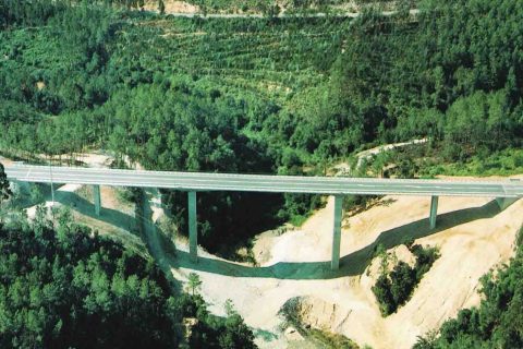 <div style="text-align:center; color:white;"><div style="font-size:17px; ">Bridge over Ribeira da Lomba</div><br>Client: JAE – Junta Autónoma de Estradas <br>Year: 1992 – 1993</div>
