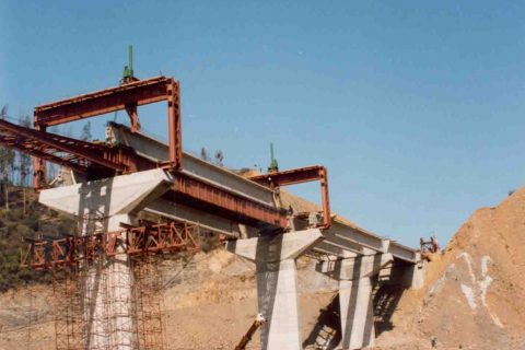 <div style="text-align:center; color:white;"><div style="font-size:17px; ">Bridge over Ribeira de Frades</div><br>Client: JAE – Junta Autónoma de Estradas <br>Year: 1992 – 1993</div>