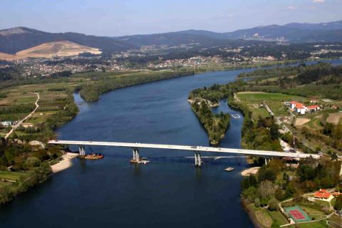 <div style="text-align:center; color:white;"><div style="font-size:17px; ">Vila Nova de Cerveira Bridge</div><br>Client: IEP<br>Year: 2001 – 2003</div>