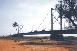 <div style="text-align:center; color:white;"><div style="font-size:17px; ">Réhabilitation du pont sur la Ribeira Limpôpo</div><br>Cliente: ANE/DEN (Mozambique)<br>Année: 1995 – 1996</div>