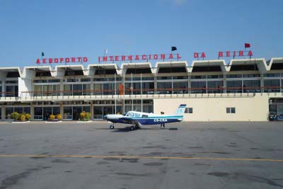 <div style="text-align:center; color:white;"><div style="font-size:17px; ">Aeroporto Internacional da Beira</div><br>Cliente: Dir. Geral de Aeronáutica Civil<br>Ano: 1955 – 1960</div>