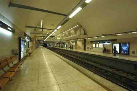 <div style="text-align:center; color:white;"><div style="font-size:17px; ">Estação de Metro de Telheiras *</div><br>Cliente: Metropolitano de Lisboa<br>Ano: 2000 – 2003</div>