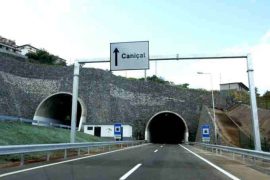 <div style="text-align:center; color:white;"><div style="font-size:17px; ">Voie Express Machico/Caniçal (Double tunnel de Caniçal)*</div><br>Client: Governo Regional da Madeira<br>Année:  2001 – 2004</div>